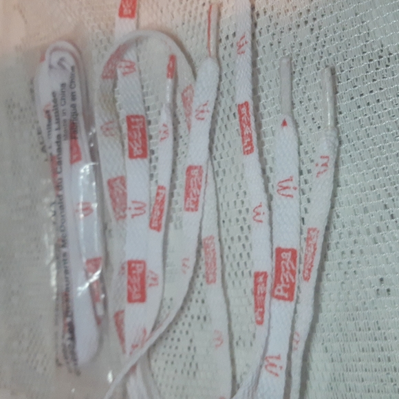 Pizza Shoelaces 1992 McDonald's Restaurants of Canada Limited - Picture 3 of 4